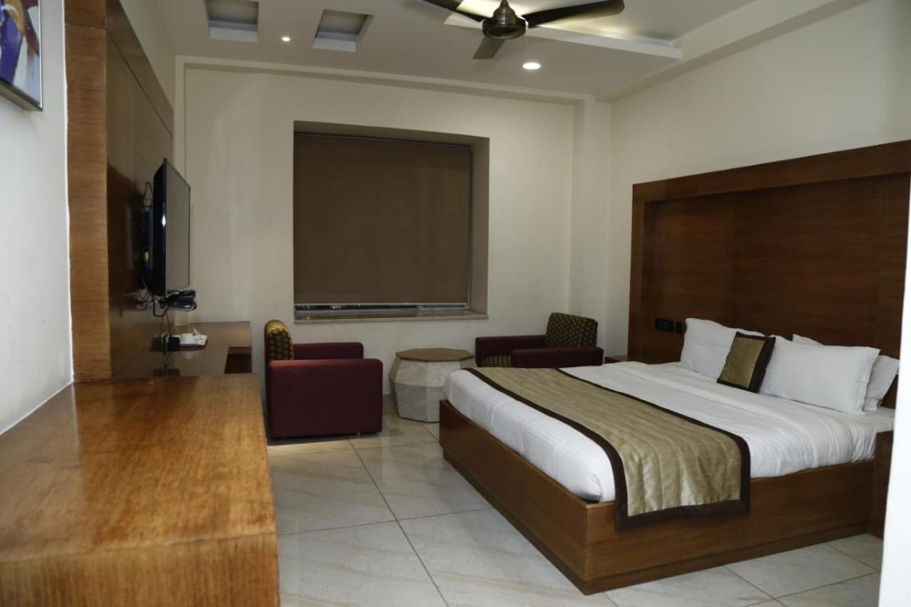 Hotel Pacific Roorkee Eksteriør billede