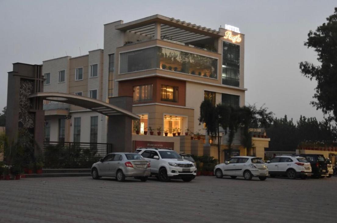 Hotel Pacific Roorkee Eksteriør billede